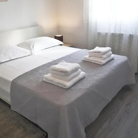 Anna In Maslenica, Near Zadar, With Sea View Apartamento