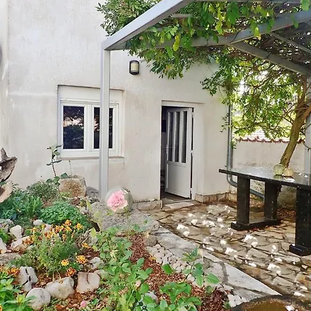 In With Sea View Apartmán *