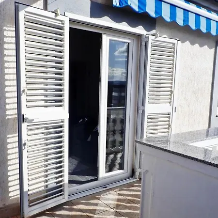 Appartement In With Sea View Maslenica